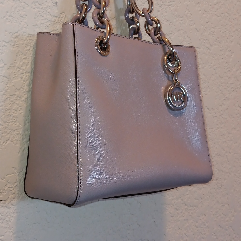 Michael Kors Cynthia Small Leather Satchel bag in a pale purple/blossom - Picture 5 of 16